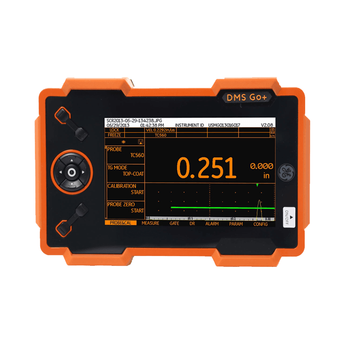 Cámara infrarroja automotriz SATIR NV628 compacta, diseñada para conducción nocturna segura y detección de peatones en condiciones de baja visibilidad.<br />
