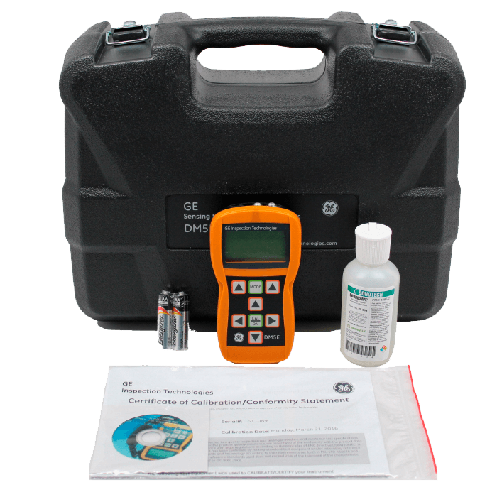 Cámara infrarroja automotriz SATIR NV628 compacta, diseñada para conducción nocturna segura y detección de peatones en condiciones de baja visibilidad.<br />
