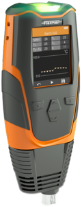 Cámara infrarroja automotriz SATIR NV628 compacta, diseñada para conducción nocturna segura y detección de peatones en condiciones de baja visibilidad.<br />
